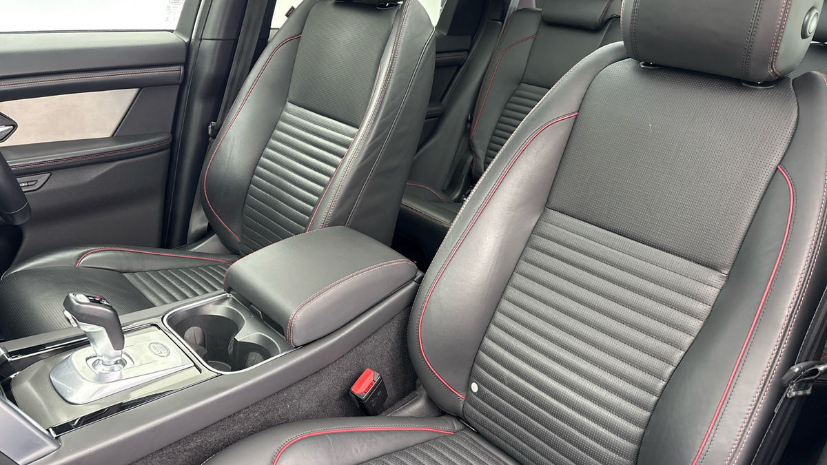 Land Rover Discovery Sport Image 7