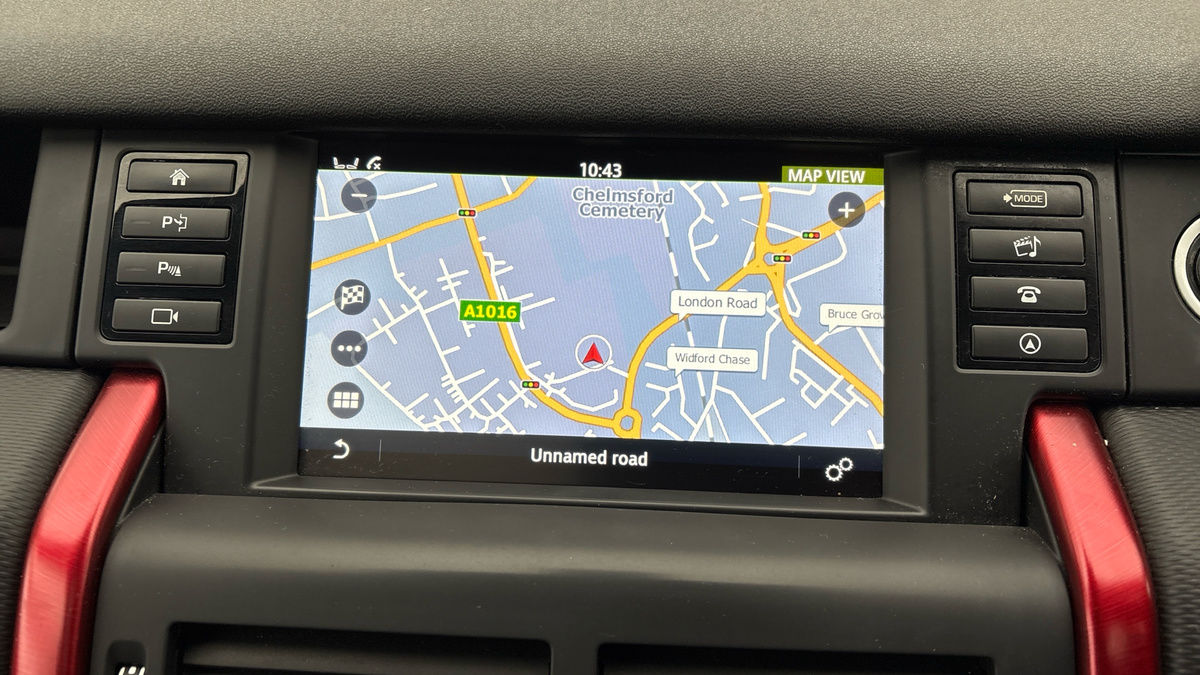 Land Rover Discovery Sport Image 17