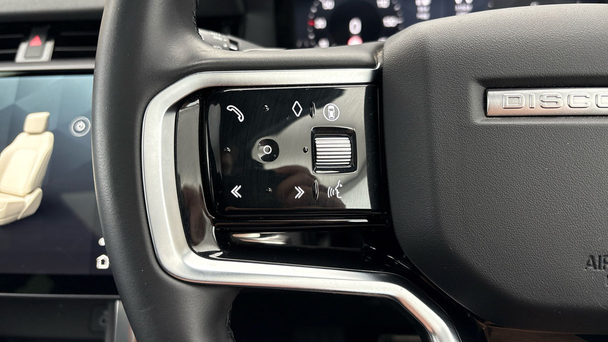 Land Rover Discovery Sport Image 13