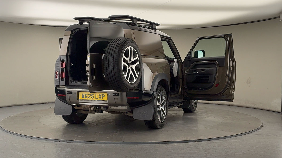 More views of Land Rover Defender 90