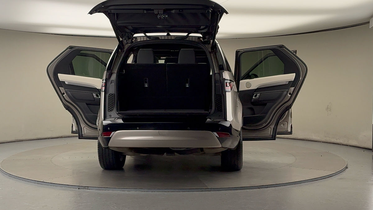 More views of Land Rover Discovery