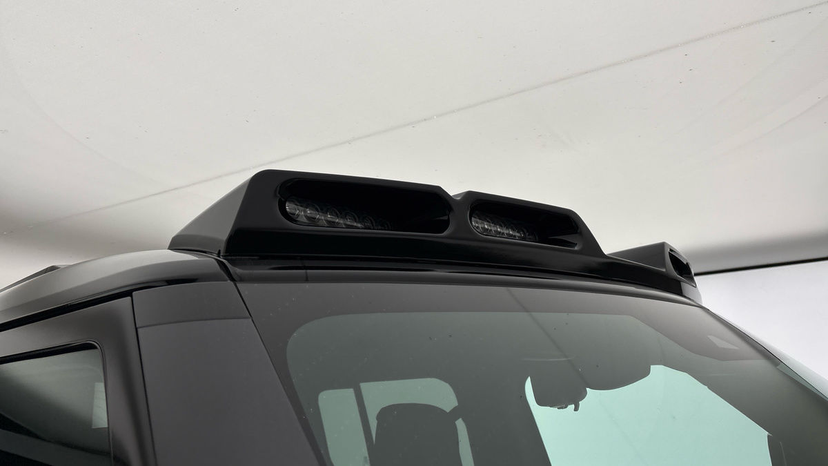 Land Rover Defender 110 Image 26