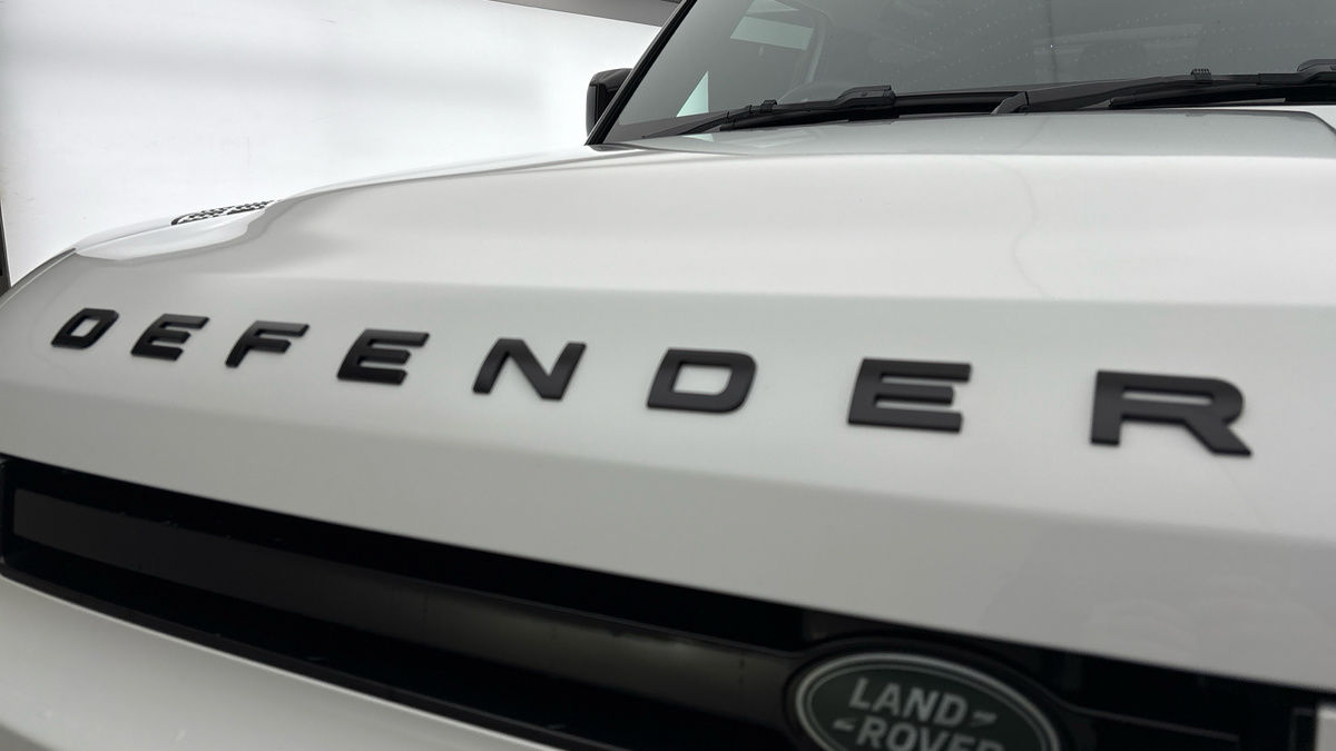 Land Rover Defender 90 Image 24