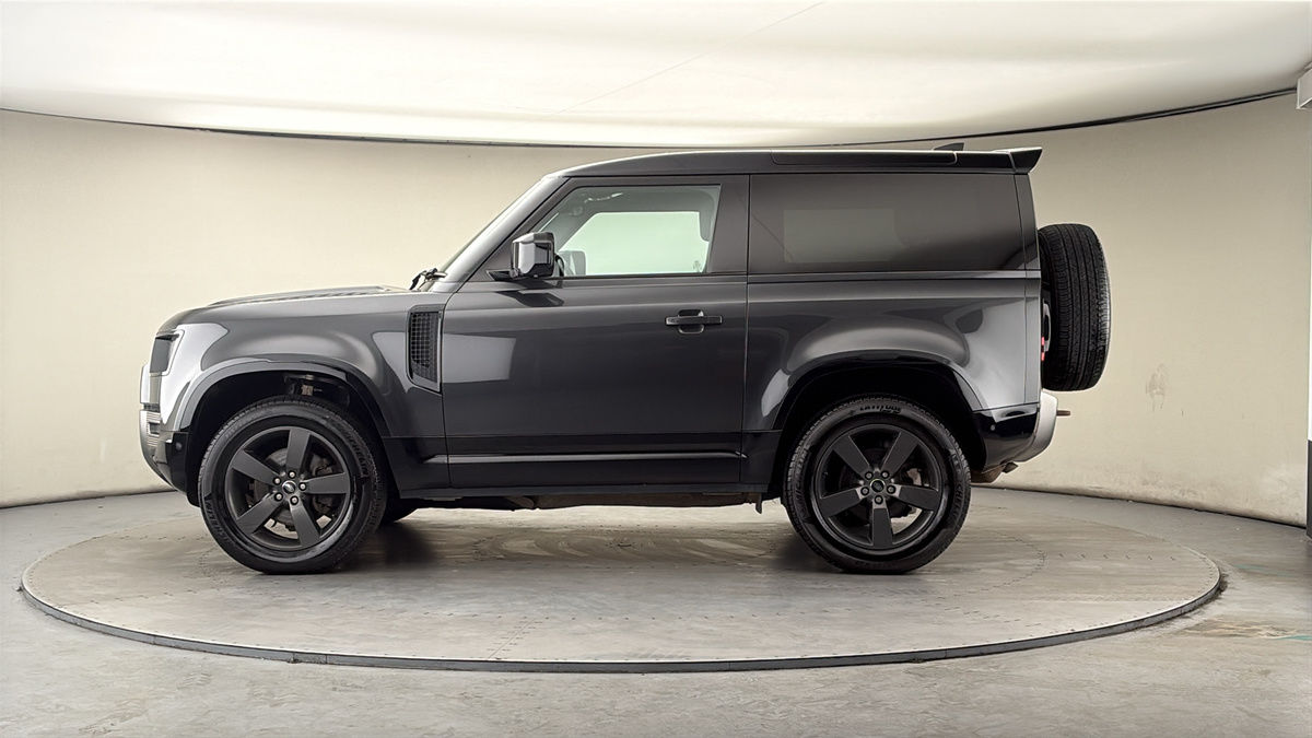 Land Rover Defender 90 Image 15