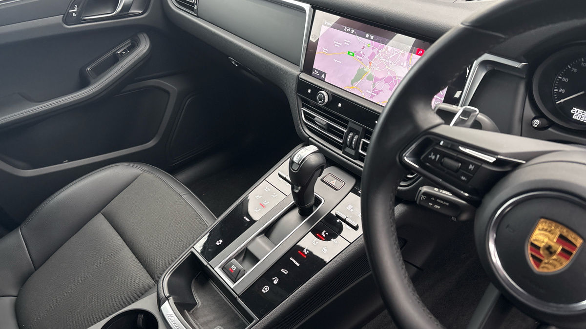 Porsche Macan Image 18