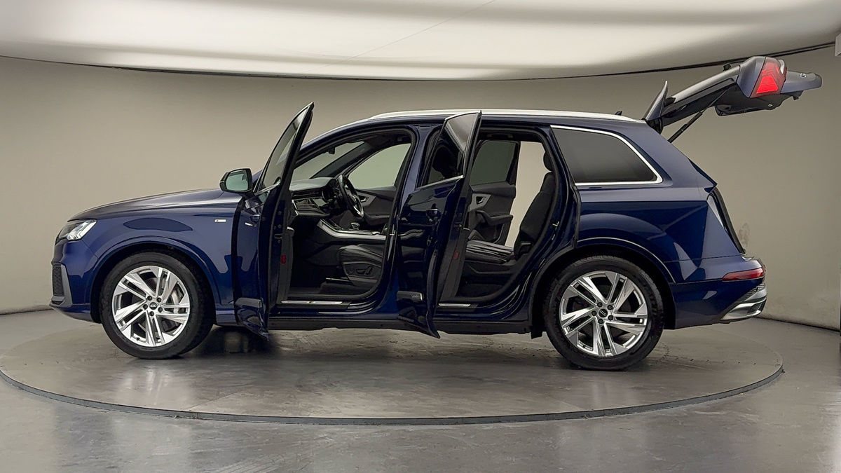 More views of Audi Q7