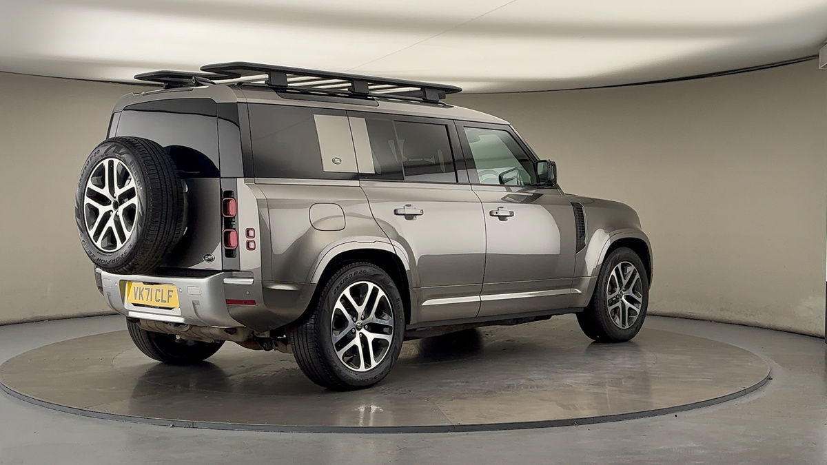 Land Rover Defender 110 Image 21