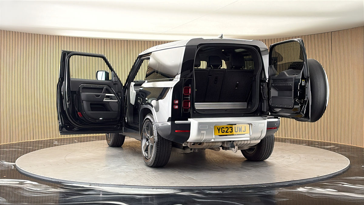 More views of Land Rover Defender 90