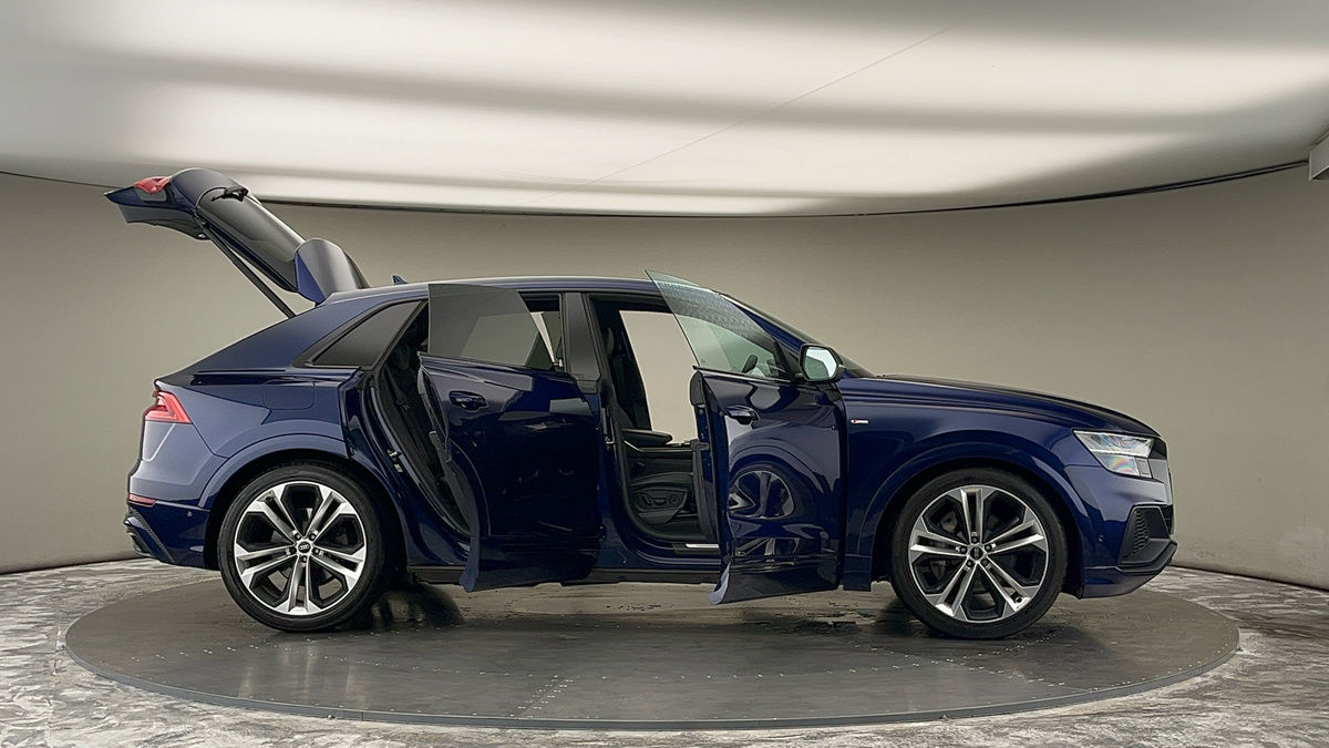 More views of Audi Q8