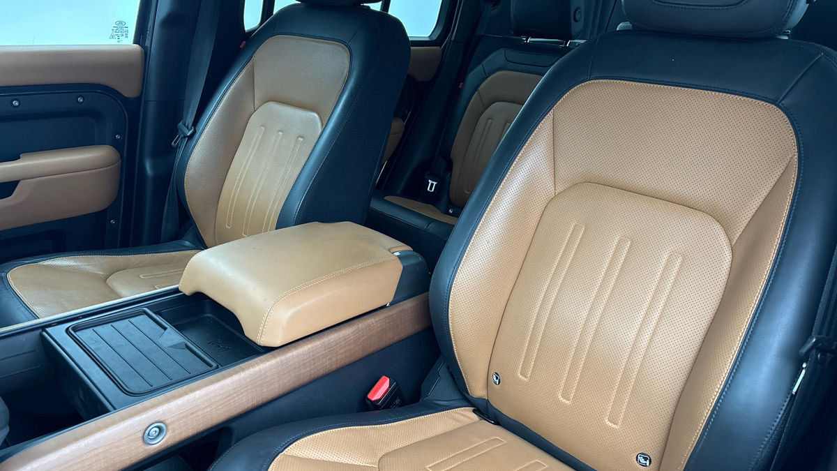 Land Rover Defender 130 Urban Image 7