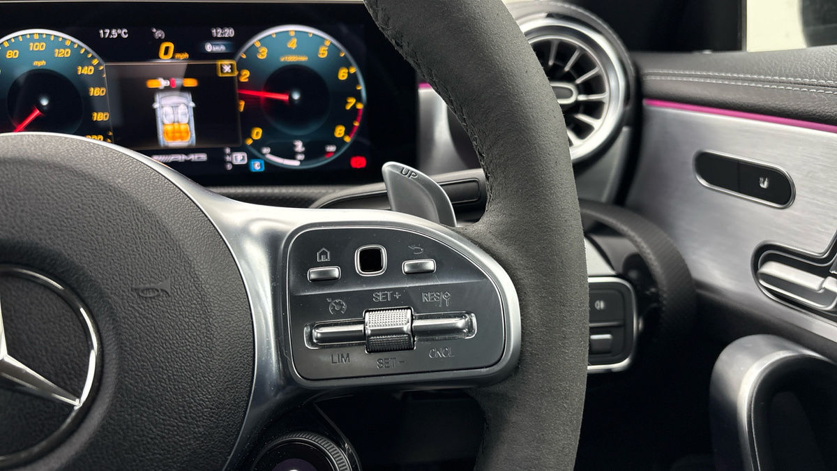 Mercedes-Benz CLA Image 14