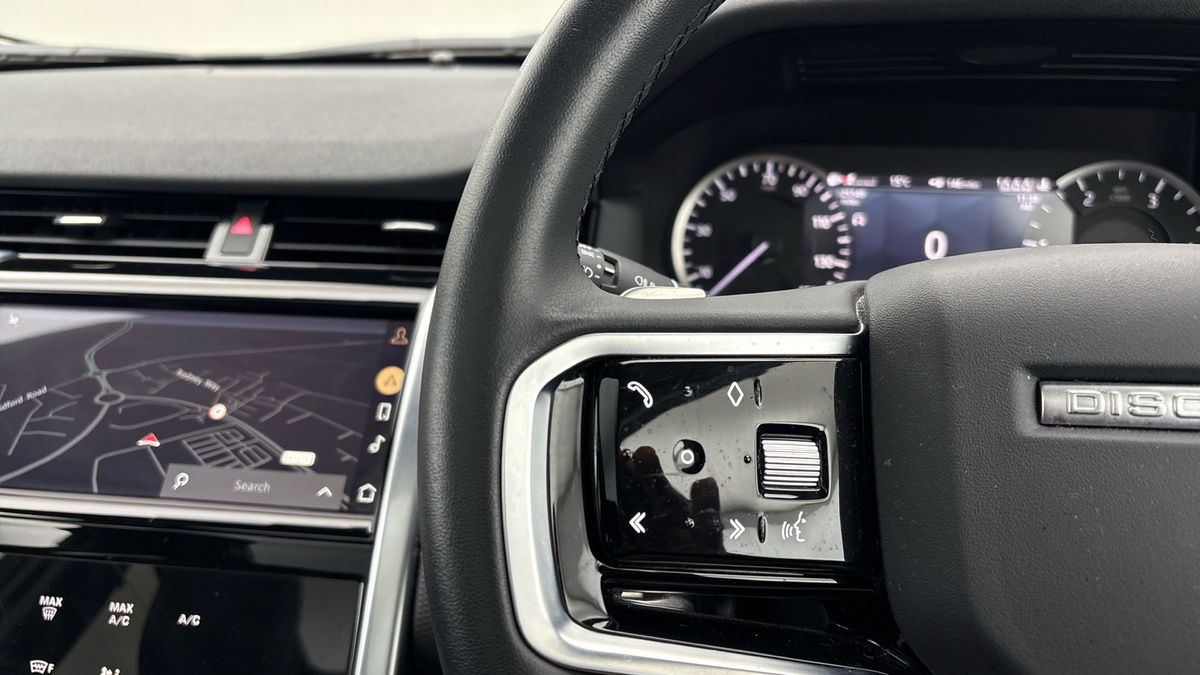 Land Rover Discovery Sport Image 13