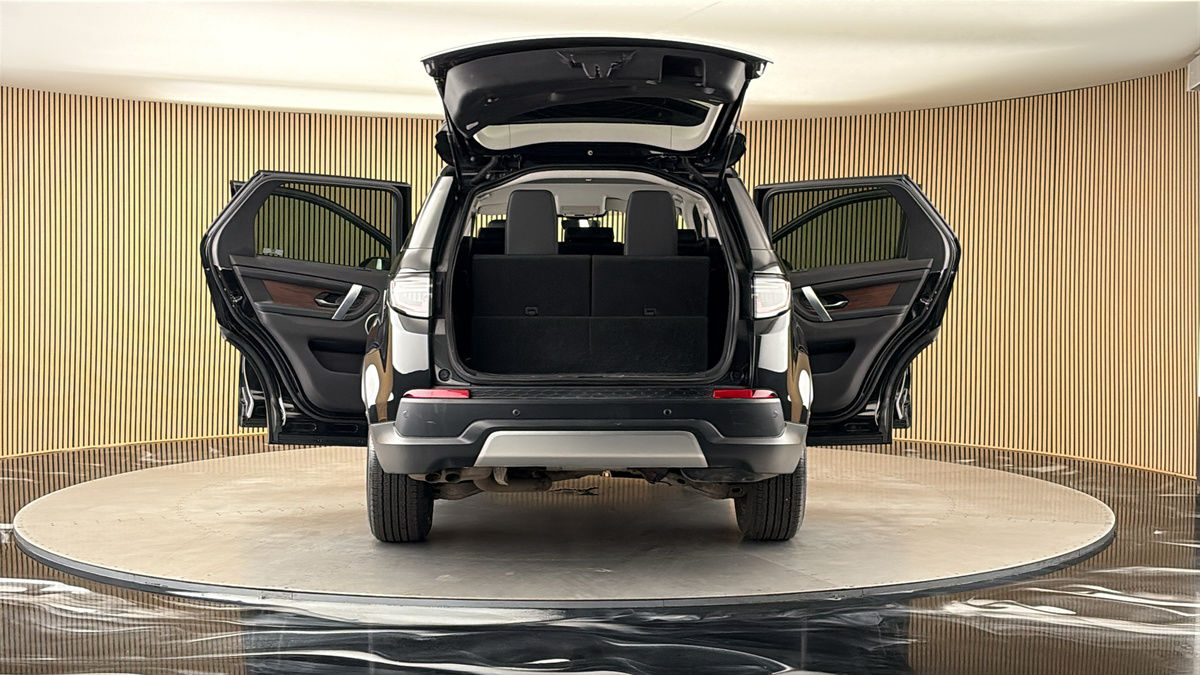 More views of Land Rover Discovery Sport