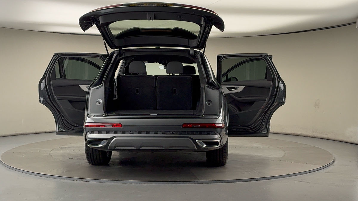 More views of Audi Q7