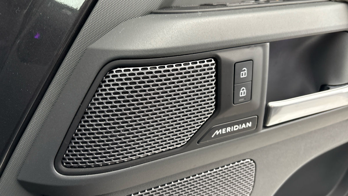 Land Rover Defender 90 Image 25