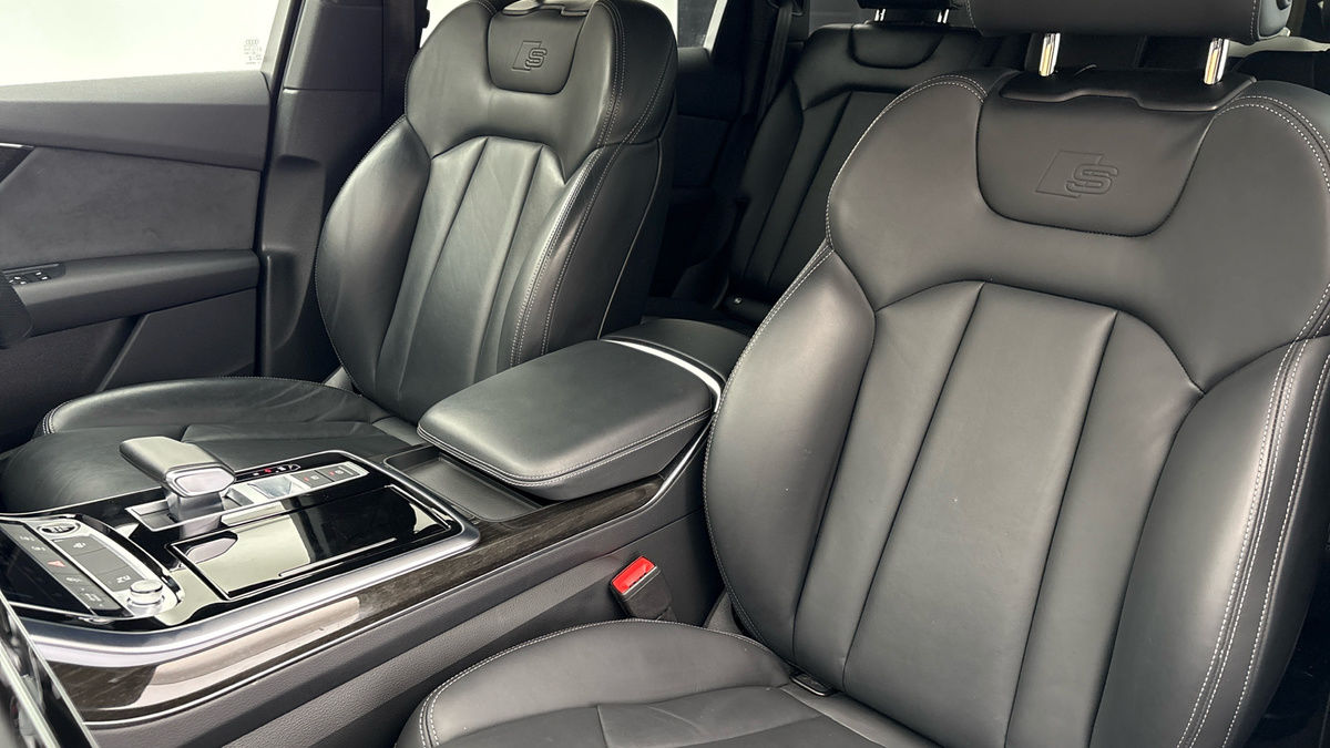 Audi Q7 Image 7