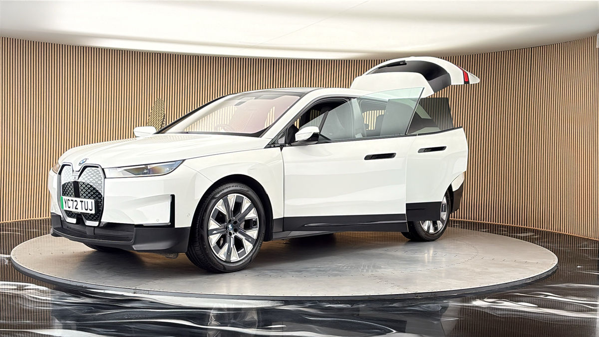 BMW iX Image 22