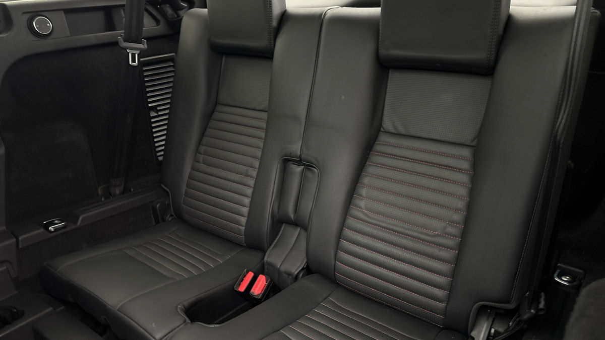 Land Rover Discovery Sport Image 25