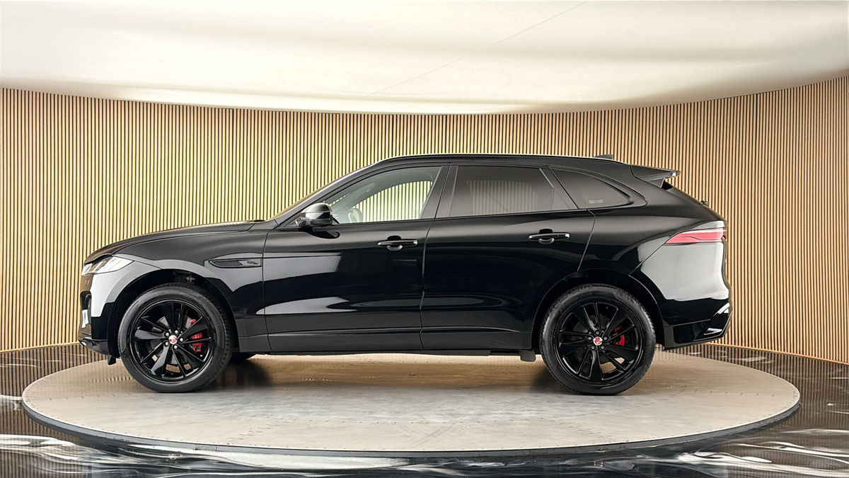 Jaguar F-PACE Image 15