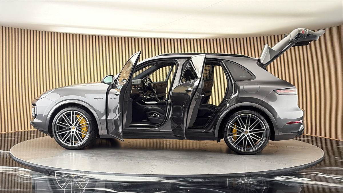 More views of Porsche Cayenne