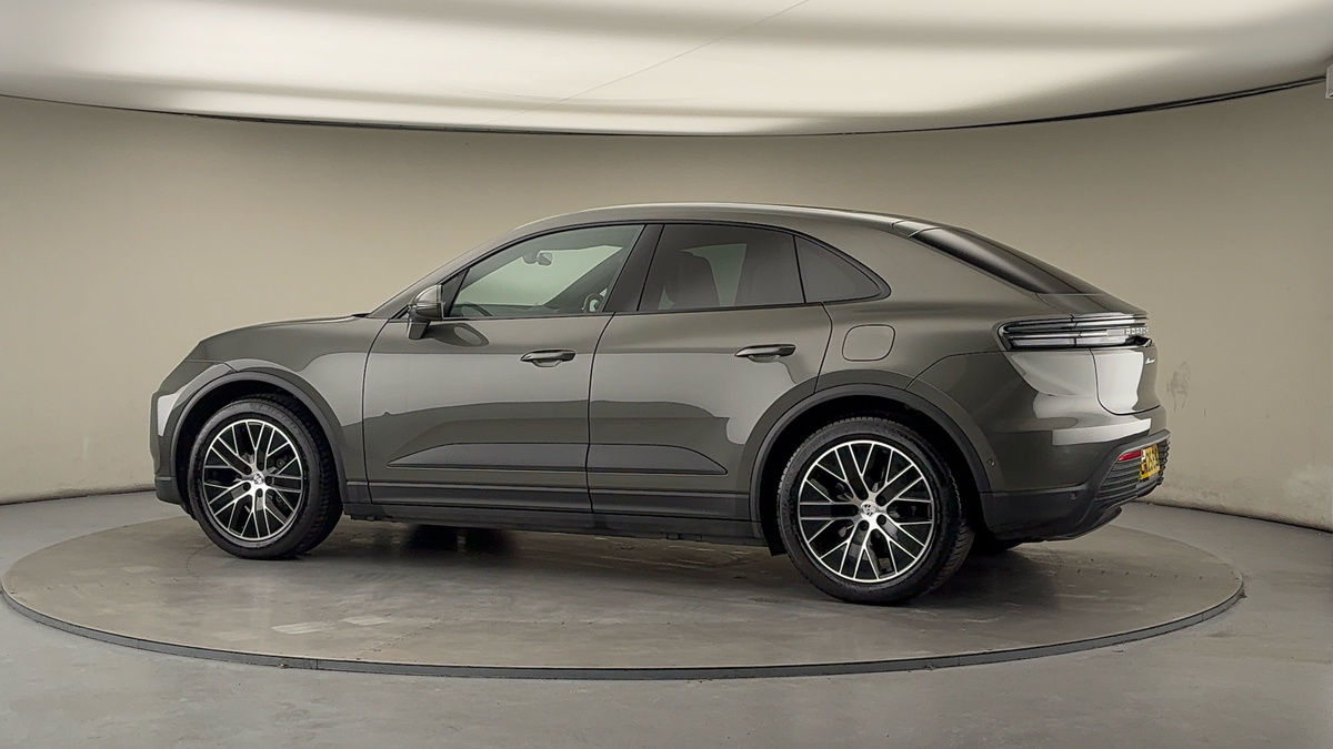 More views of Porsche Macan