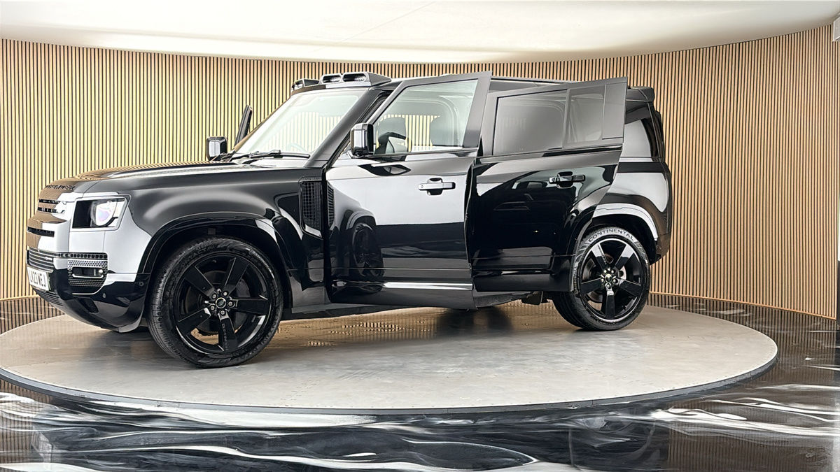 More views of Land Rover Defender 110