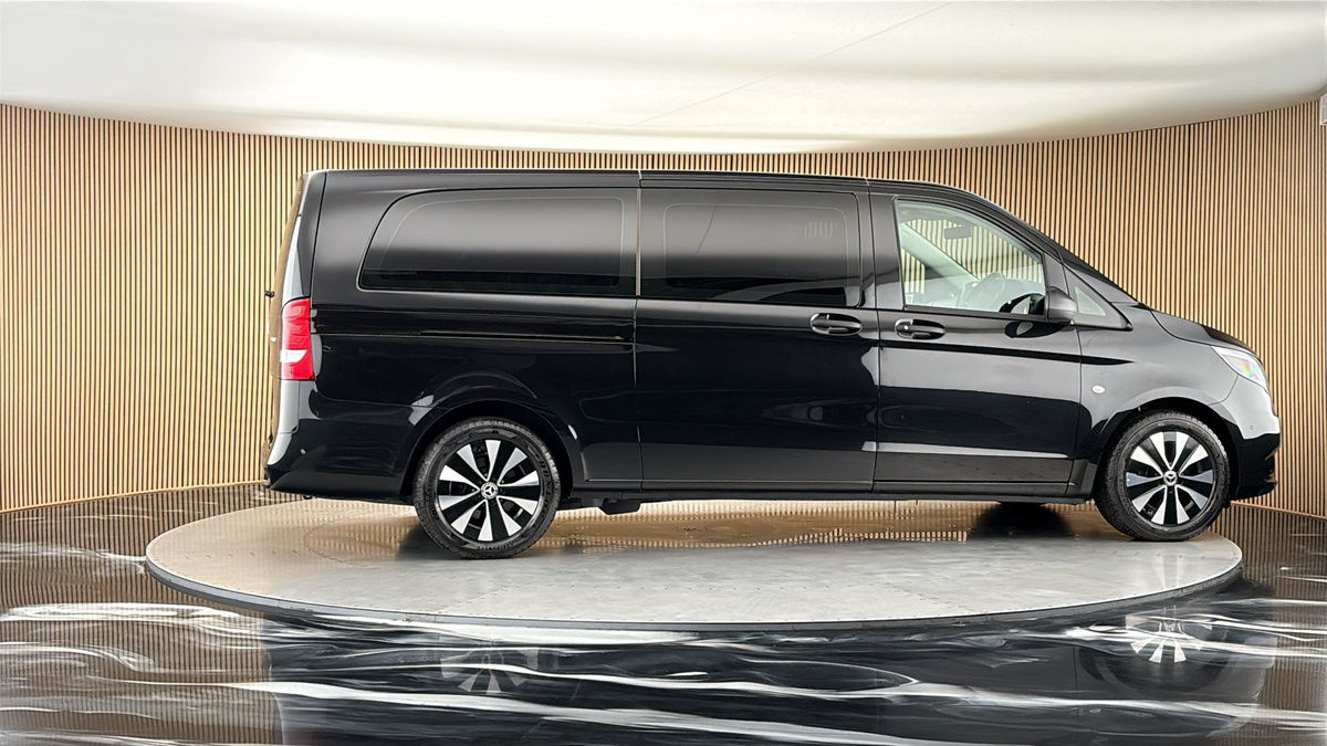 More views of Mercedes-Benz Vito