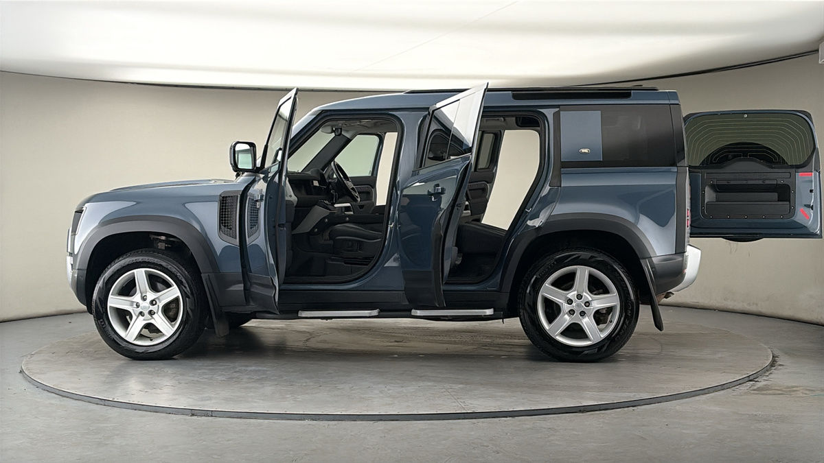 More views of Land Rover Defender 110