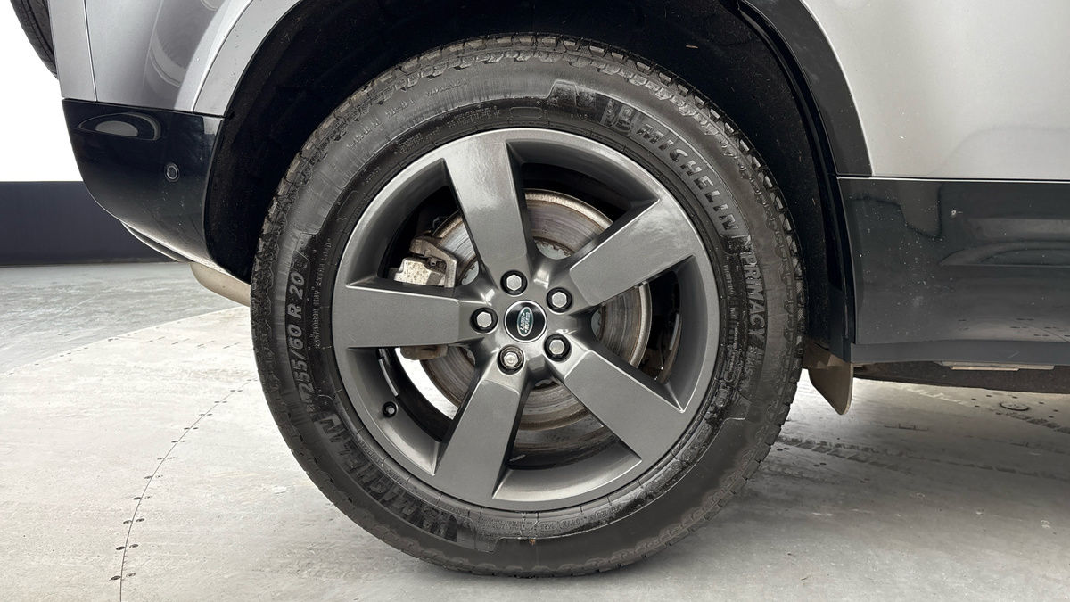 Land Rover Defender 110 Image 10