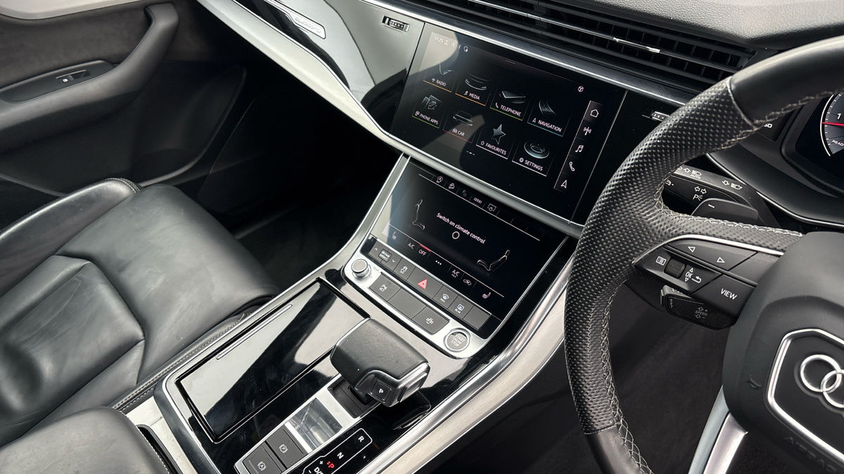 Audi Q7 Image 18