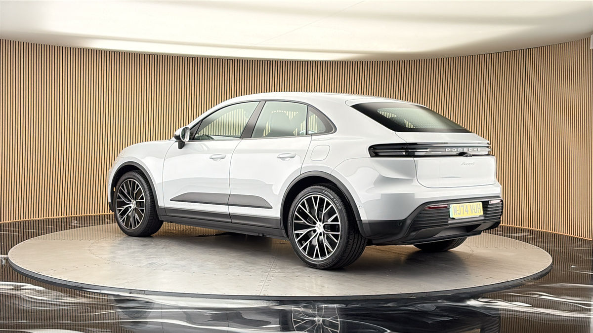 More views of Porsche Macan