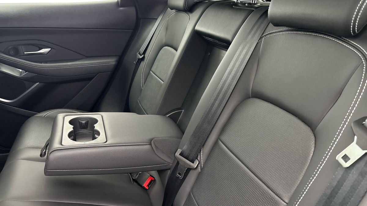Jaguar E-PACE Image 9