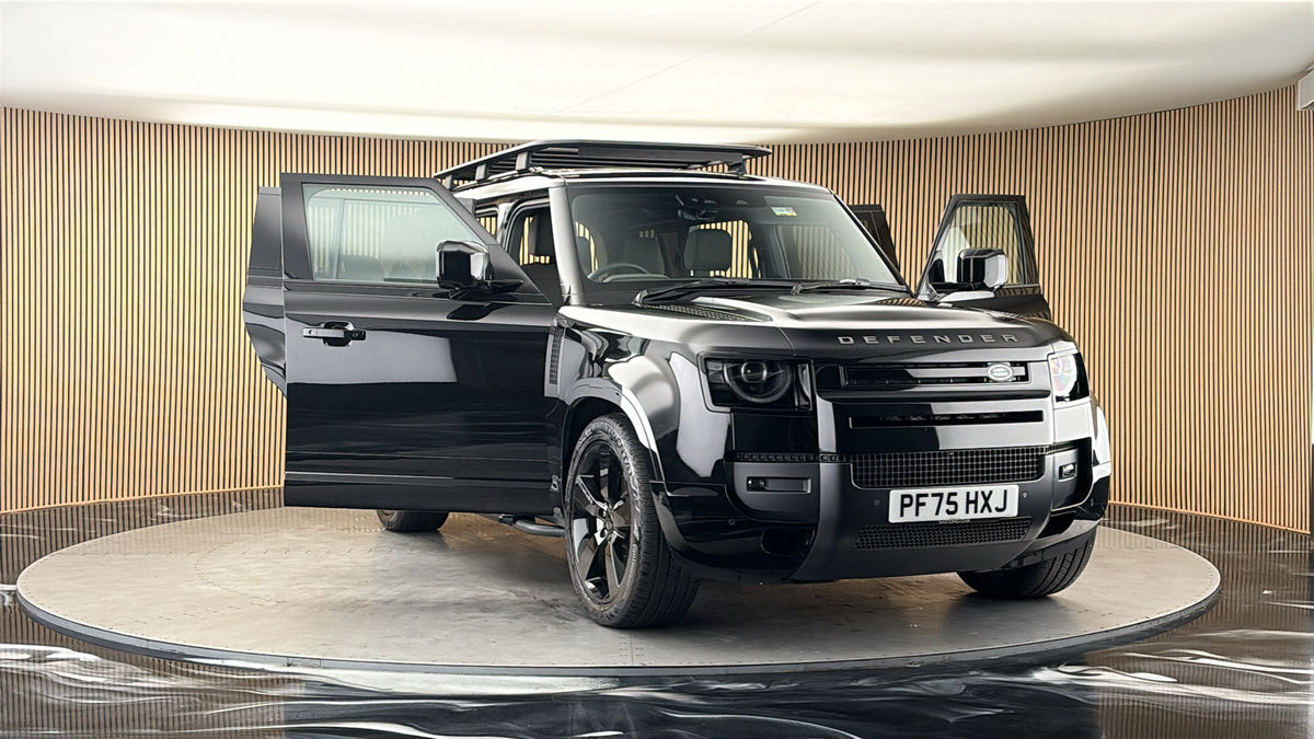 More views of Land Rover Defender 110
