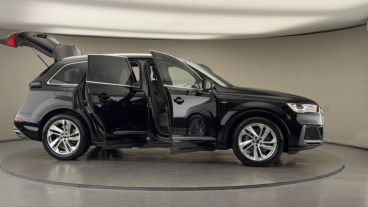 More views of Audi Q7