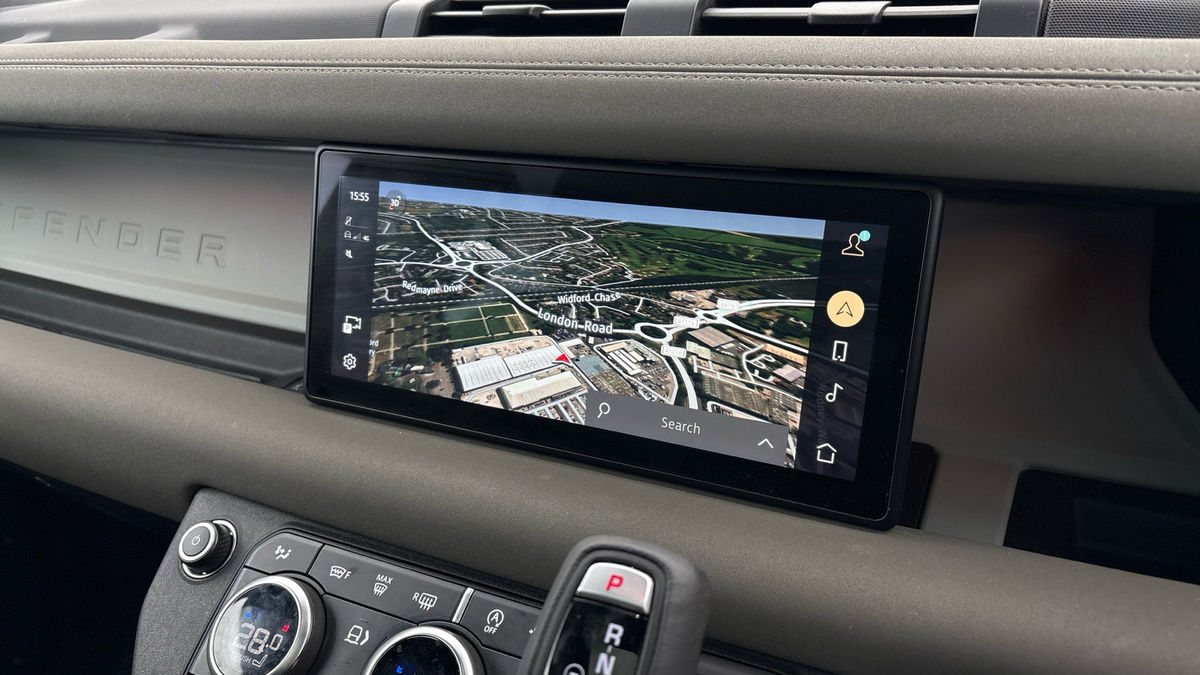 Land Rover Defender 110 Image 17