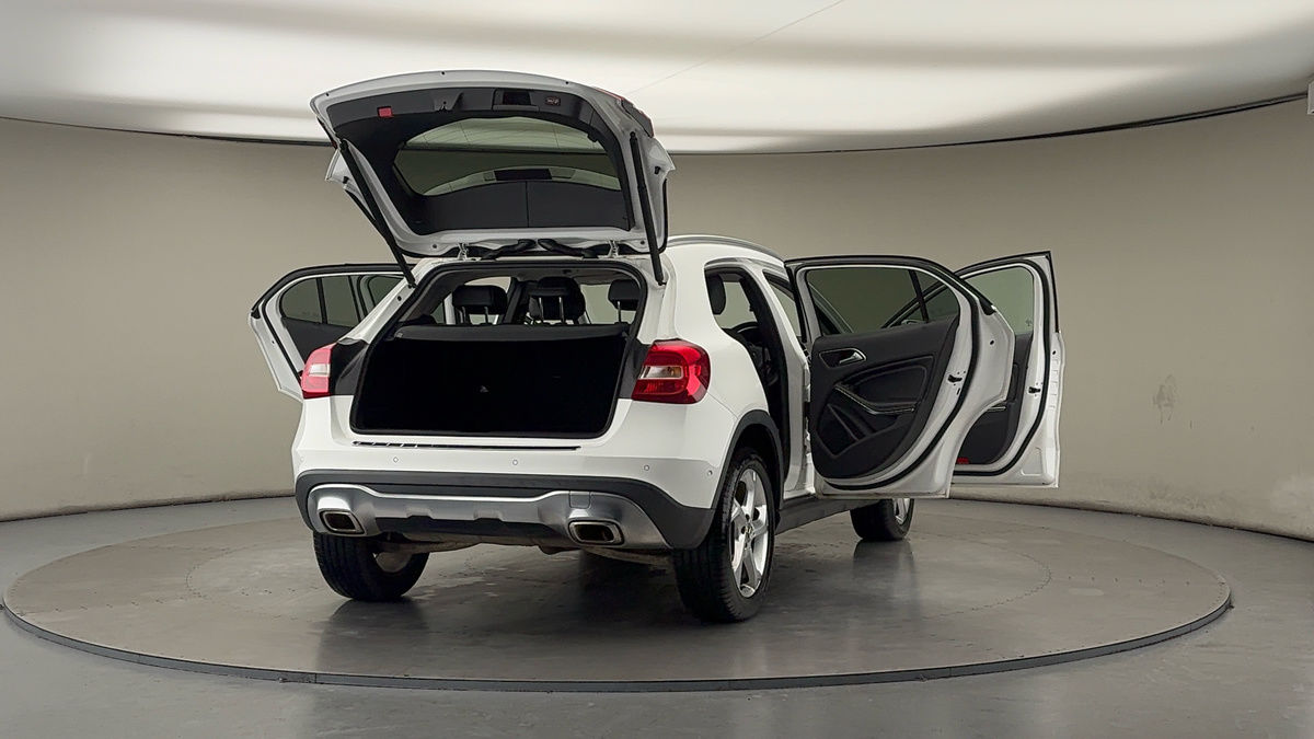 More views of Mercedes-Benz GLA