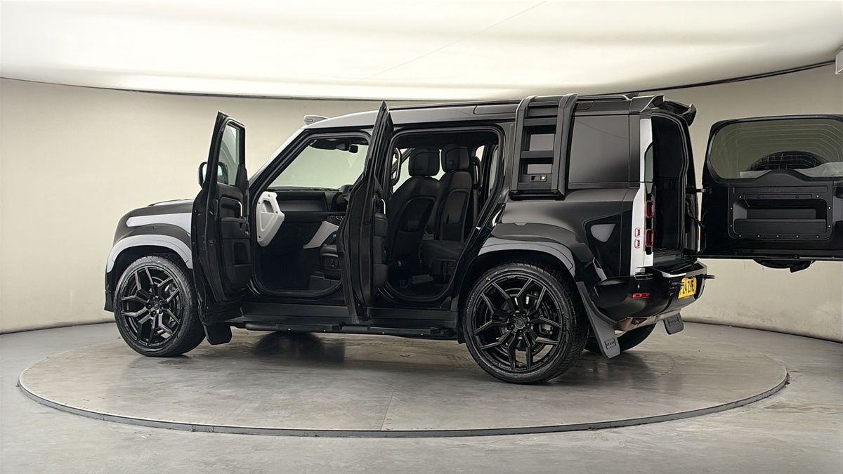 More views of Land Rover Defender 110