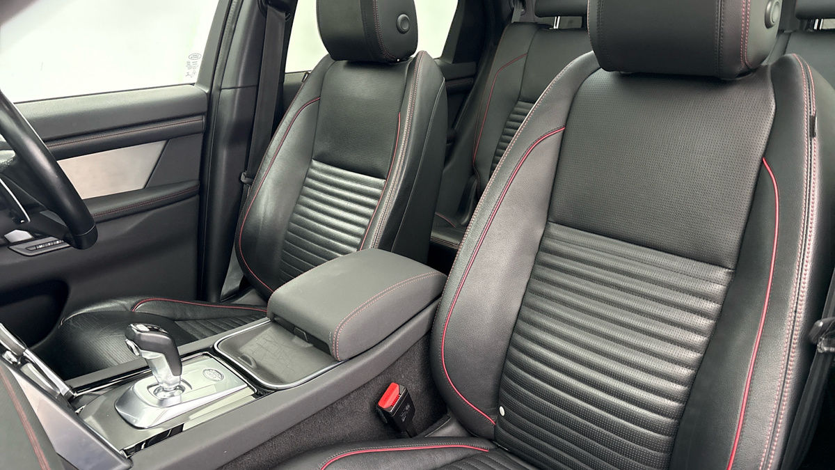 Land Rover Discovery Sport Image 7