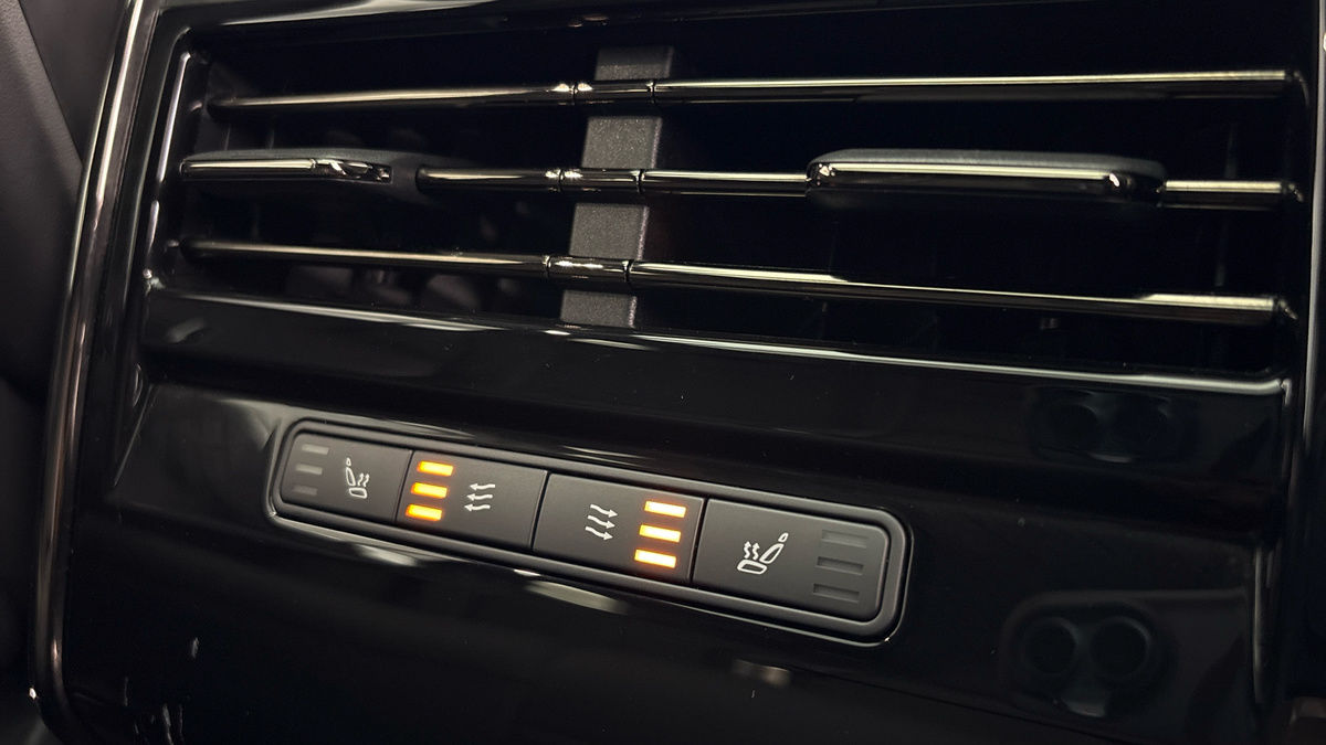 Land Rover Range Rover Sport Image 25