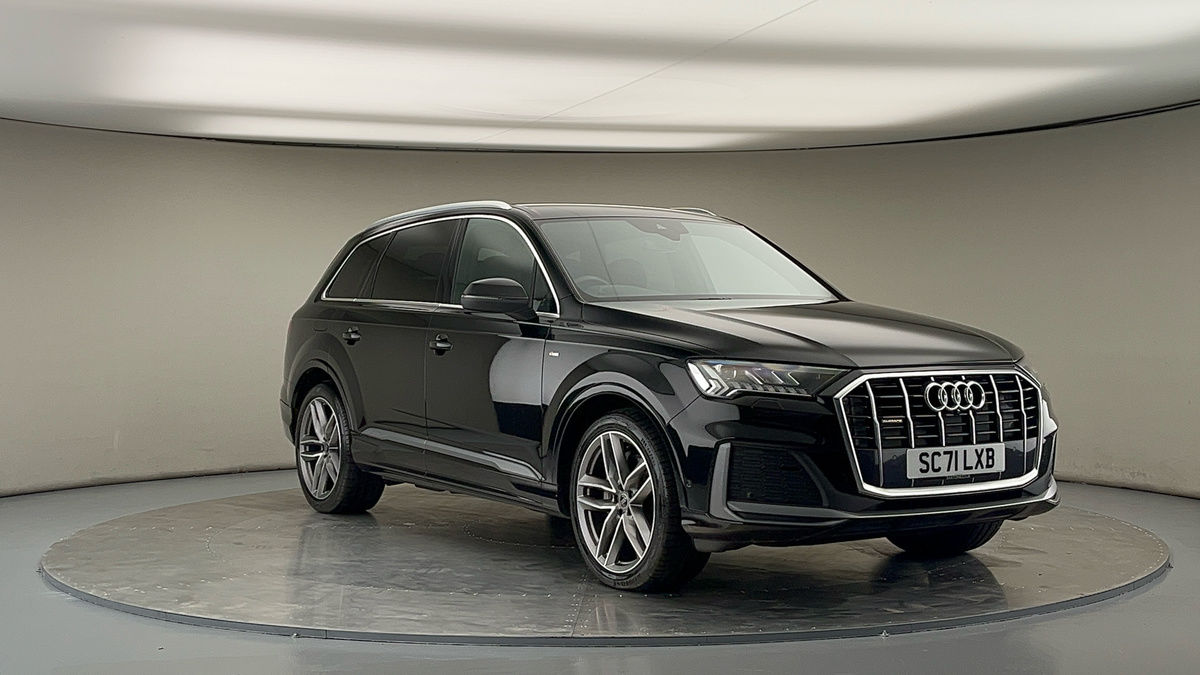 Audi Q7 Sticky Header Image
