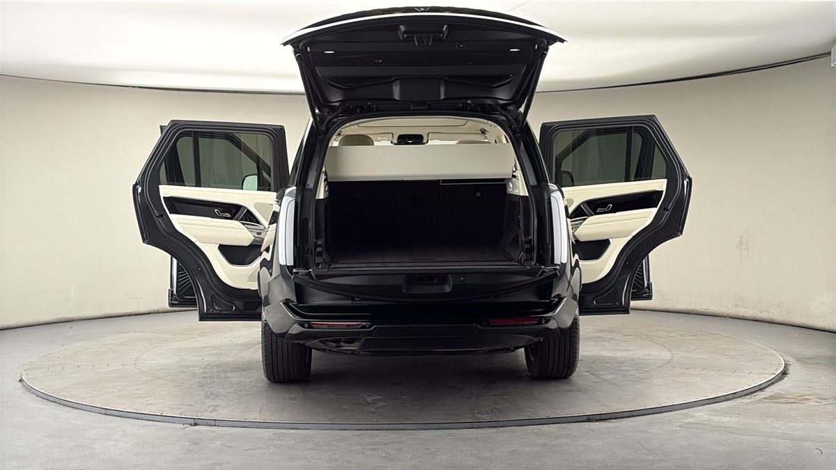 More views of Land Rover Range Rover