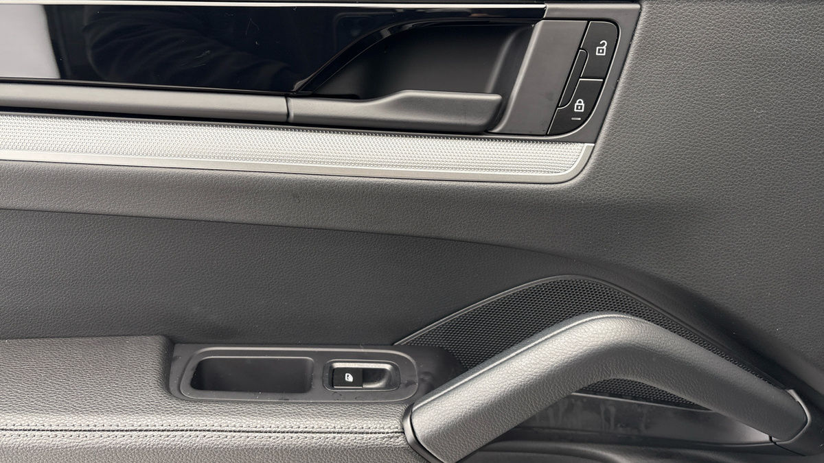 Porsche Cayenne Image 19