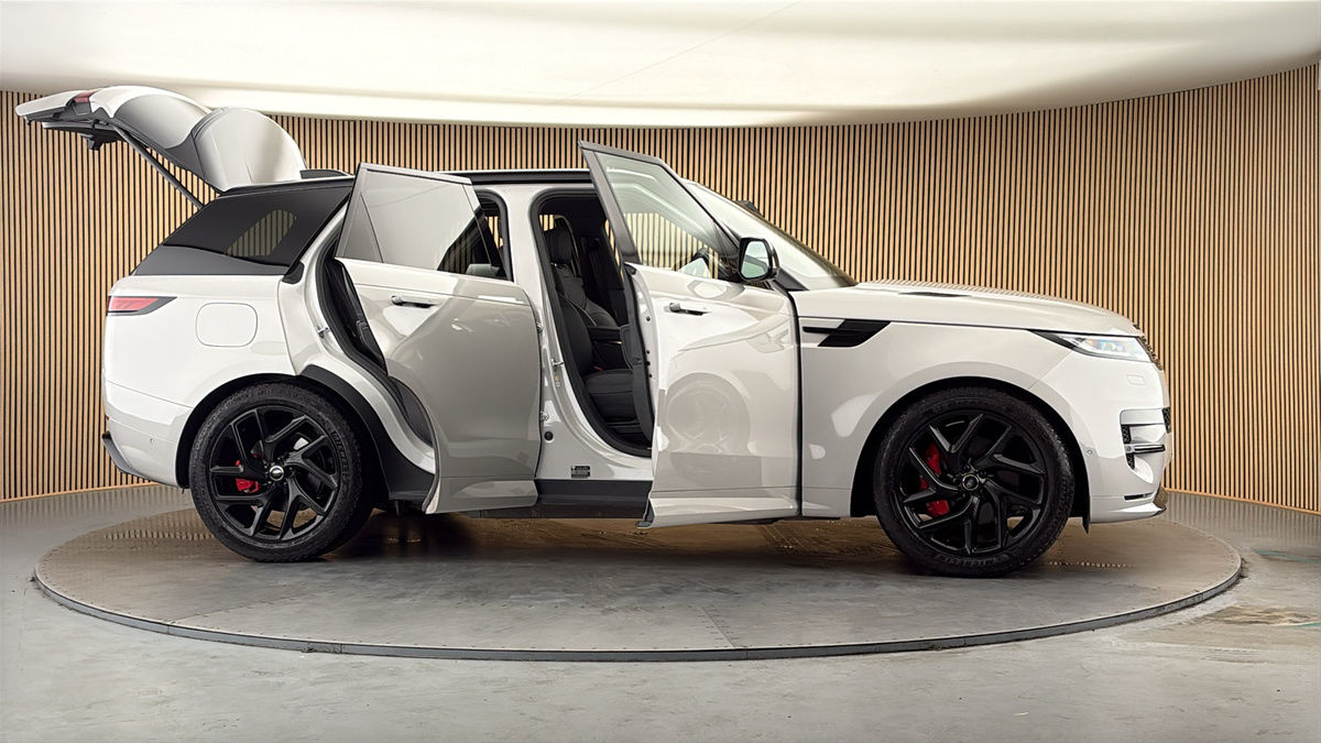 More views of Land Rover Range Rover Sport