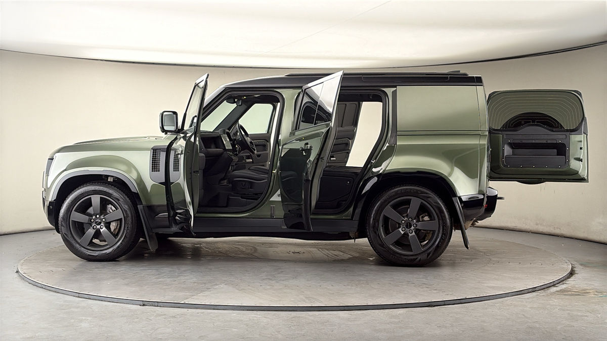 More views of Land Rover Defender 110