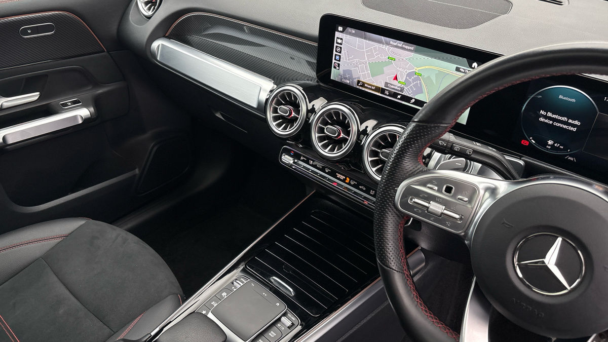 Mercedes-Benz GLB Image 18