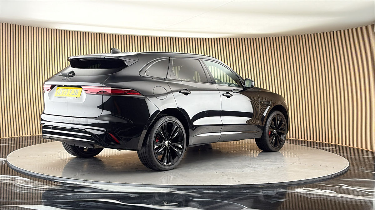 Jaguar F-PACE Image 21