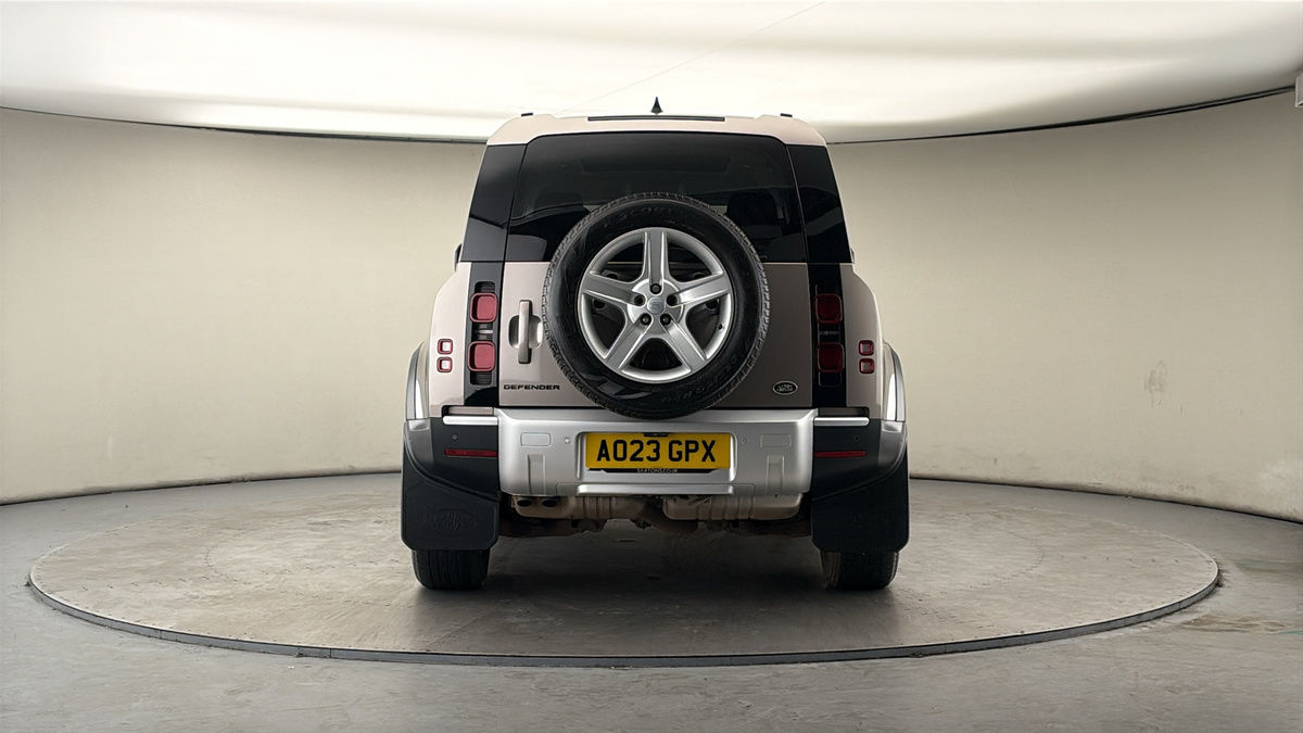 Land Rover Defender 110 Image 4