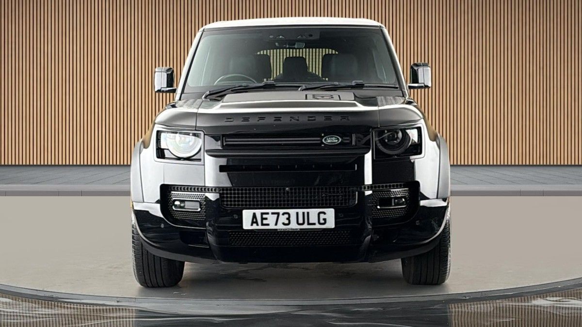 Land Rover Defender 130 Image 3