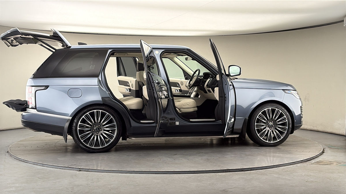 More views of Land Rover Range Rover