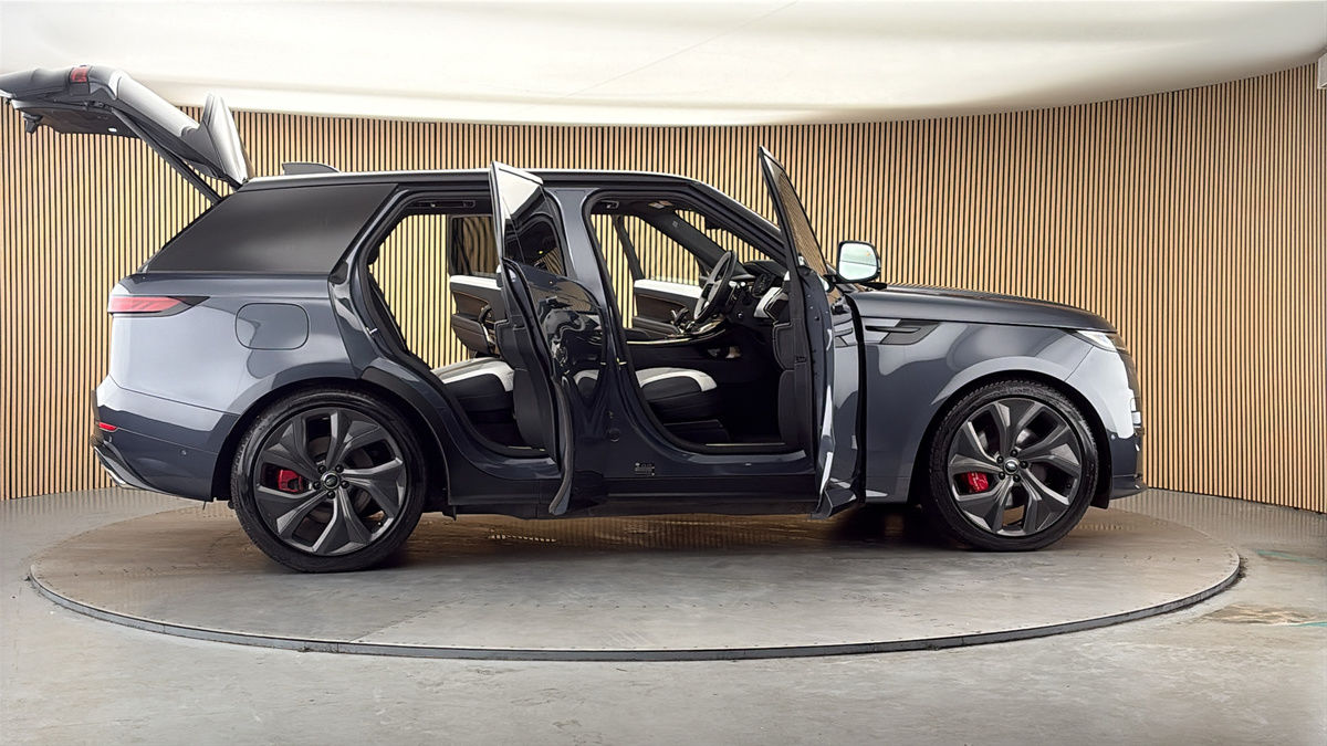 More views of Land Rover Range Rover Sport